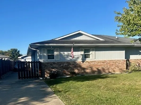 2467 Red Oak Trl, Crest Hill, IL 60403