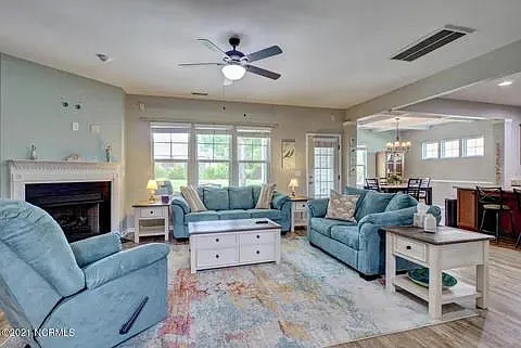 4 bed, 3373 sqft, $3,000 — Photo 4