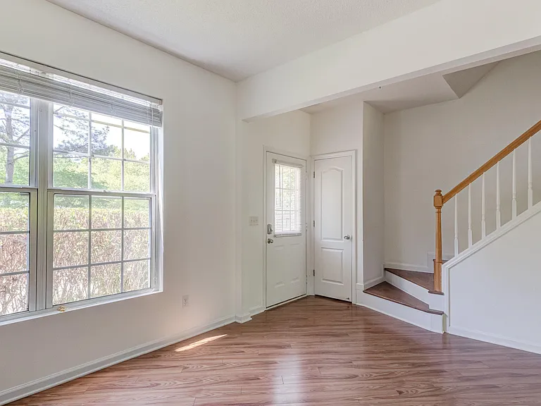 306 Orchard Park Dr — Photo 8