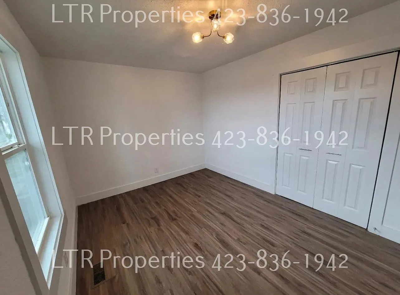 1421 Ivy St — Photo 3