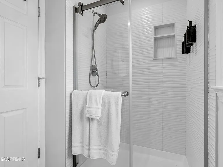 27 Arnold Ave — Photo 19