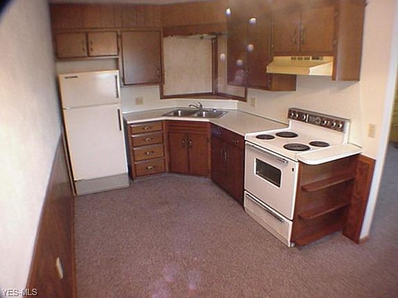 5th image of 220 Kapitzky Dr
