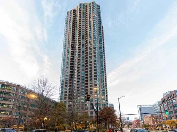 400 N Lasalle Dr #1404, Chicago, IL 60614