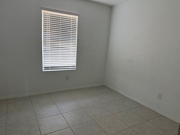 3rd image of 325 Carthage Dr