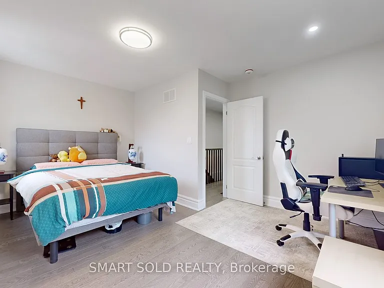 1040 Ossington Ave #MAIN FLR 2ND FLR — Photo 14