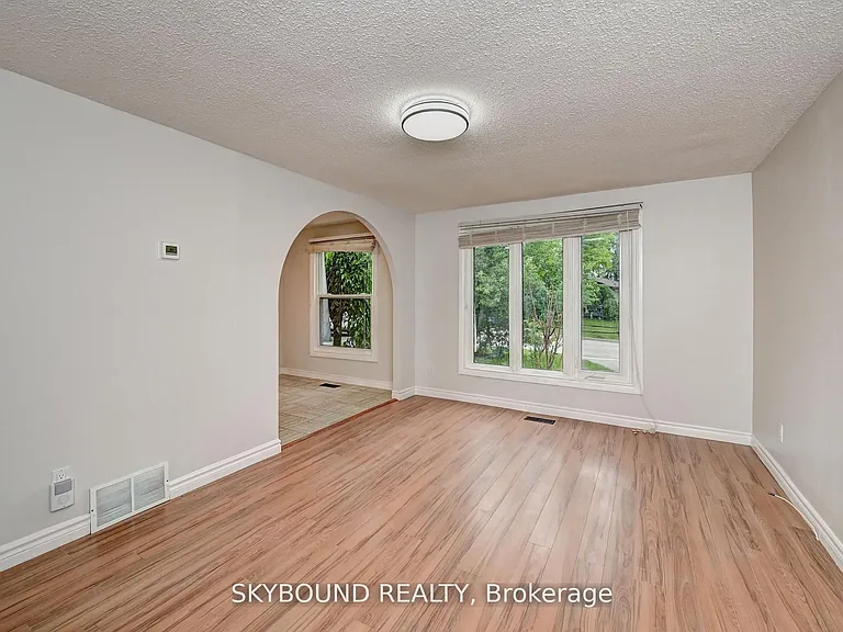 48 Cluthe Cres — Photo 12