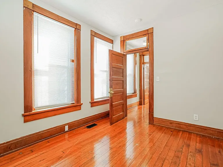804 E Main St — Photo 2