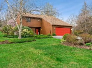 15 Stirrup Ln, Pleasant Valley, NY 12569