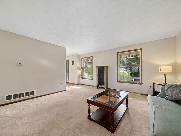 3rd image of 3239 Ridgeway Rd