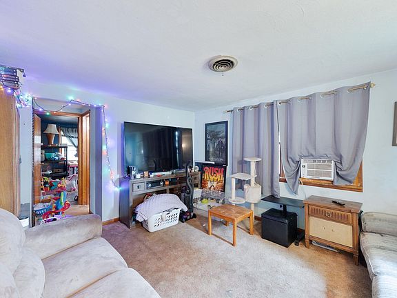 3rd image of 531 W Russ Ave