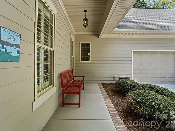 4th image of 2370 Valelake Rd