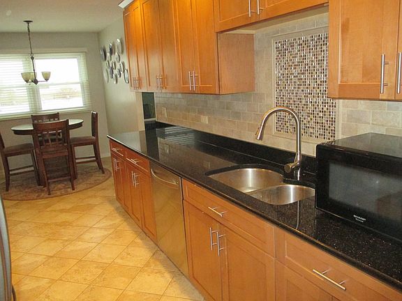 3rd image of 20W581 Glen Ct