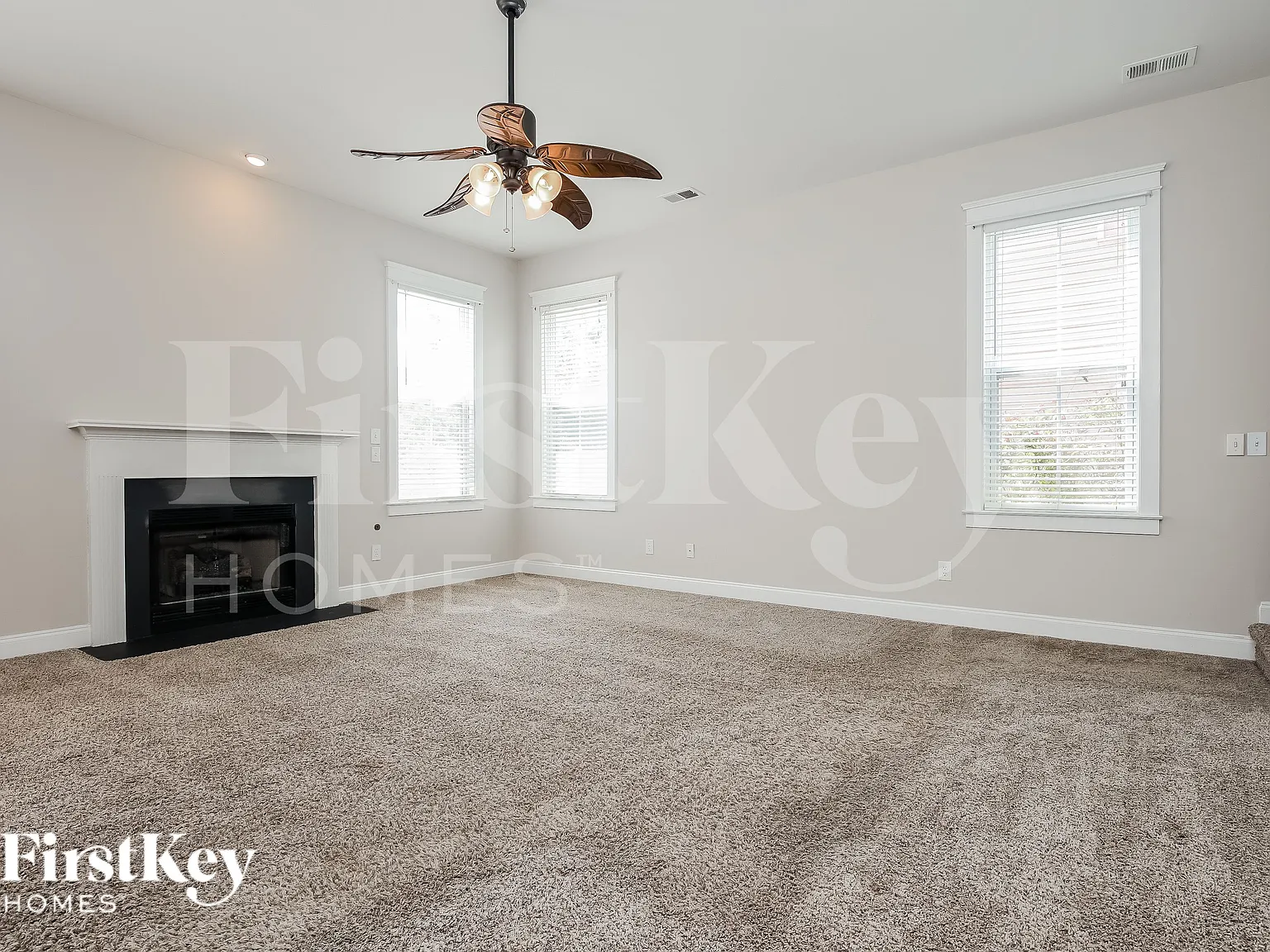 4 bed, 3.0 bath, 2550 sqft, $2,635 — Photo 4