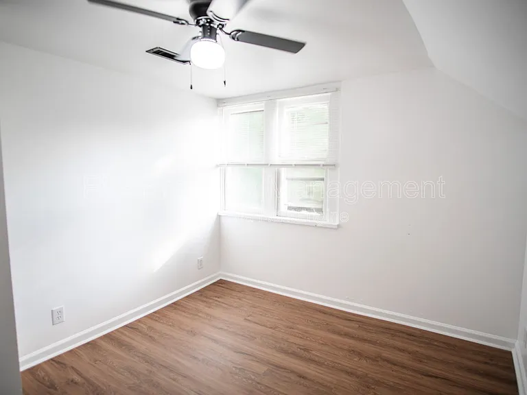 415 Watauga Dr #B — Photo 4