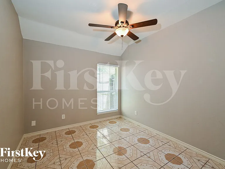 4447 Donalbain Dr — Photo 11