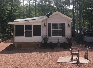 105 Creek View Dr, Milford, PA 18337