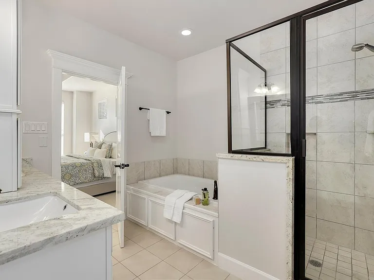 522 W 28th St — Photo 12