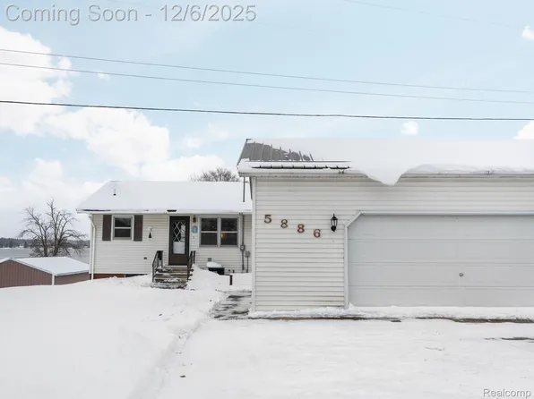 5886 S Green Ave, Fremont, MI 49412