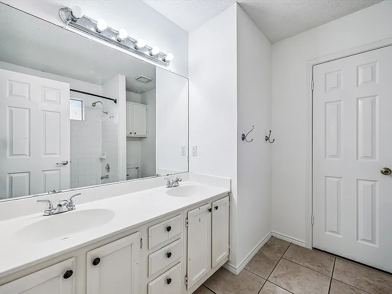 3204 Blazing Star Trl — Photo 9