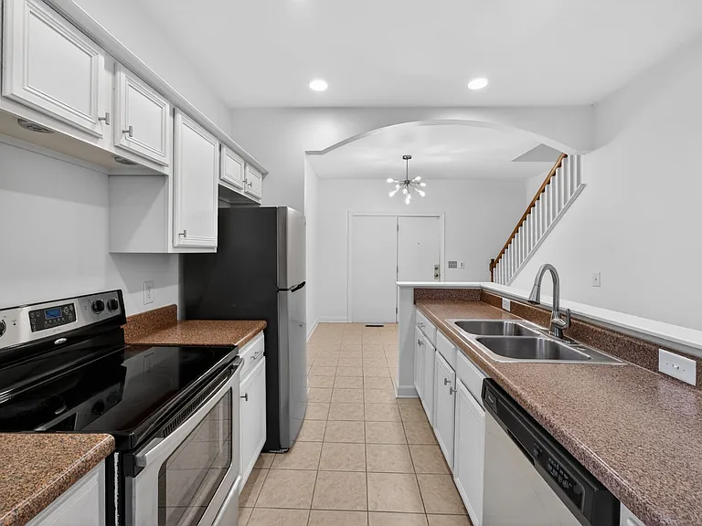 1103 Summit Ave — Photo 7