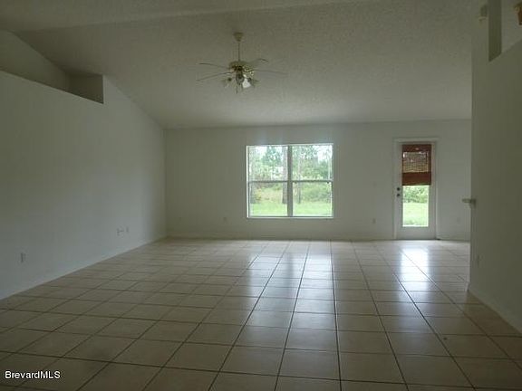 3rd image of 3015 Lowry Blvd SE