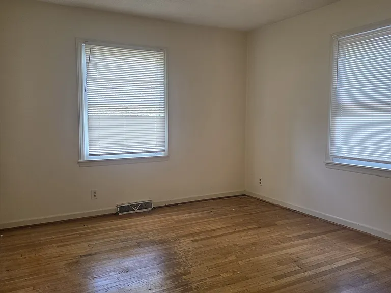 608 Dupont Dr — Photo 2