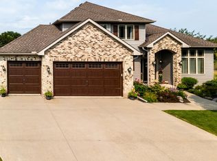 20585 Islandview Cir, Lakeville, MN 55044