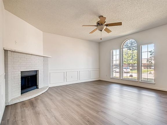 4th image of 928 Fenway Ln