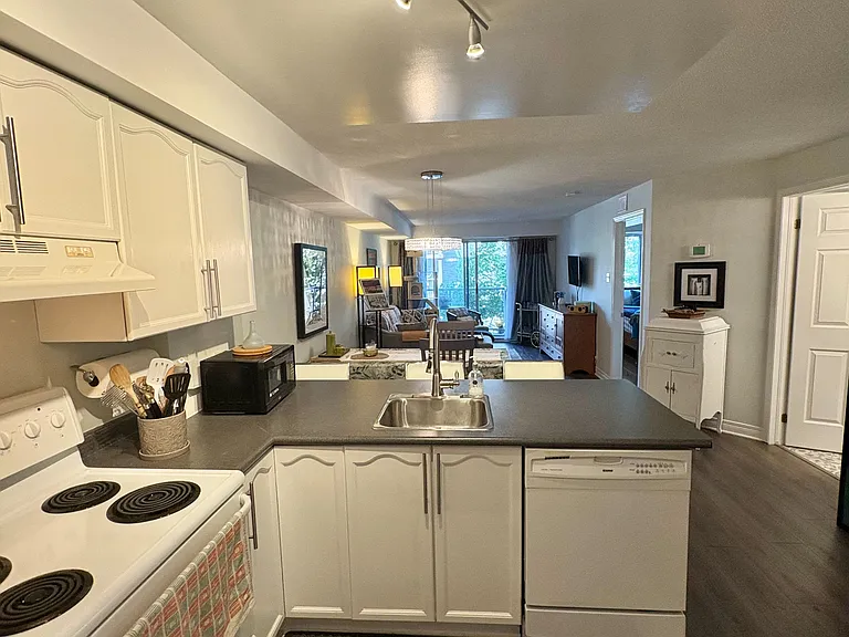 429 Somerset St W #402 — Photo 13