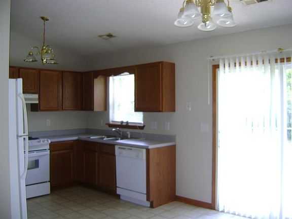 4th image of 1036 Shirley Dr