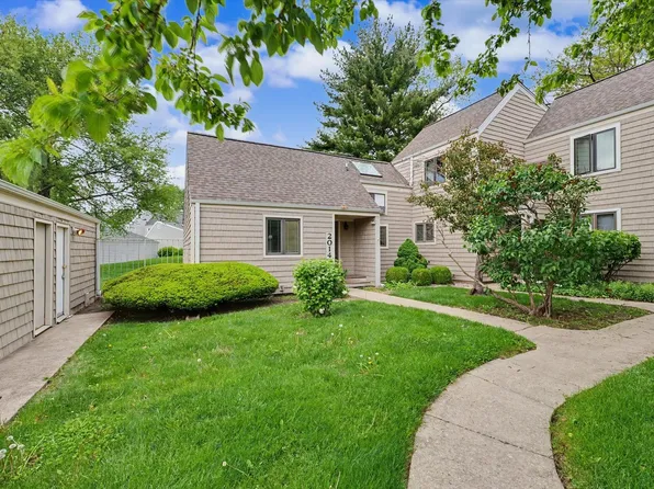 2014 Blackthorn Dr #2014, Champaign, IL 61821