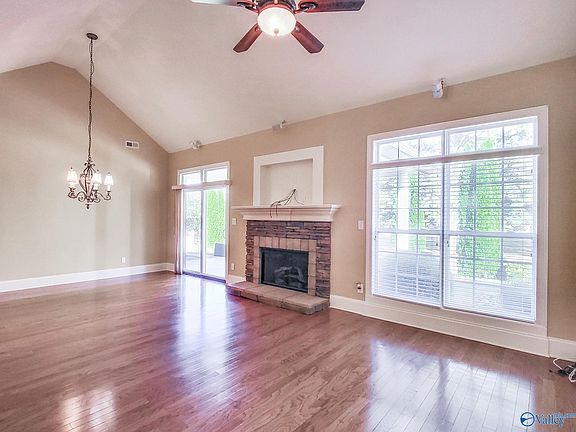 5th image of 109 Crystalspring Dr