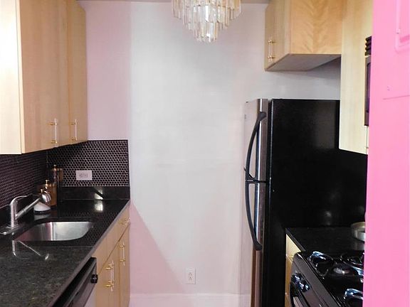 2nd image of 210 N 17th St Unit 603