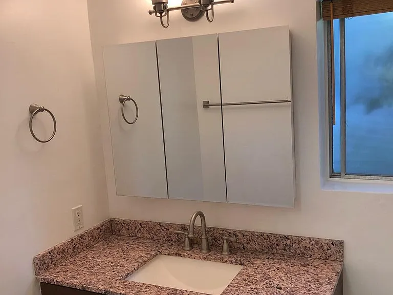 521 E Arrellaga St #1 — Photo 6