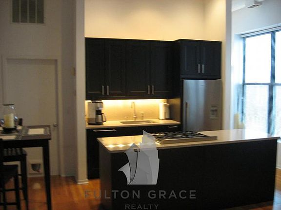 2nd image of 1760 W Wrightwood Ave APT 310