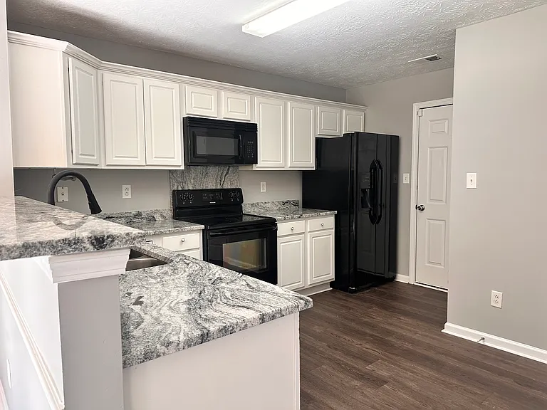 220 Strawberry Fields Rd — Photo 4