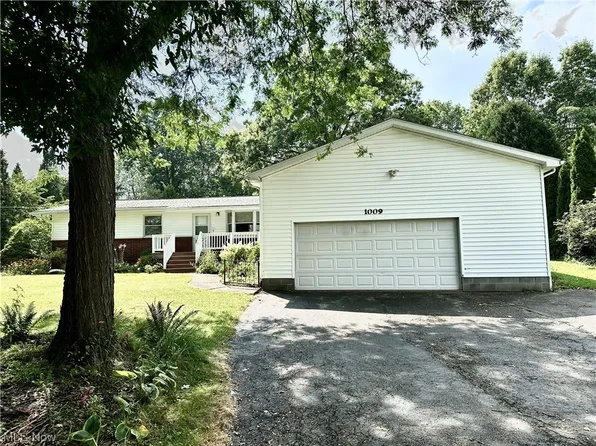 1009 Sandy Lake Rd, Kent, OH 44240