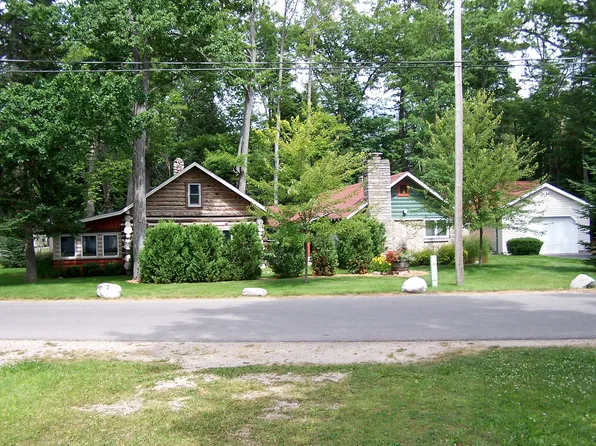 6415 The Pike, Indian River, MI 49749