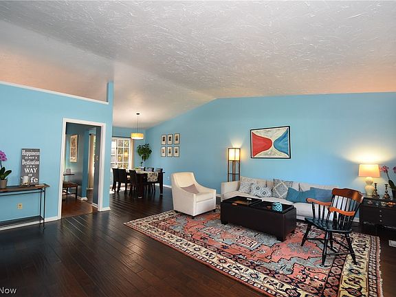 4th image of 299 Walmar Dr