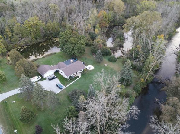 N6282 River Heights DRIVE, Plymouth, WI 53073