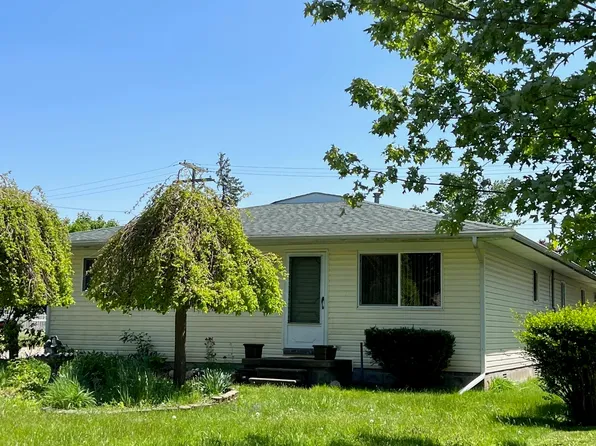 801 Scott St, Marine City, MI 48039