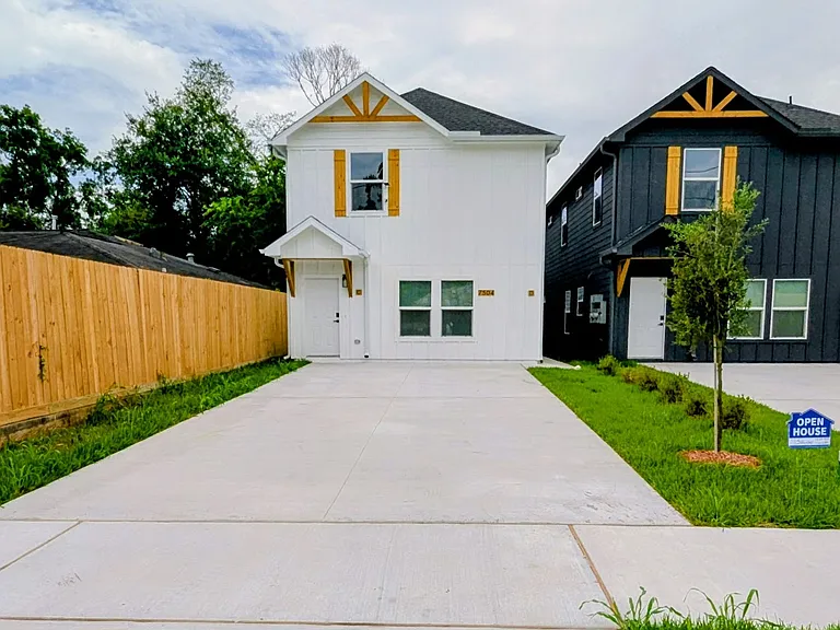 7504 Laura Koppe Rd #D — Photo 1