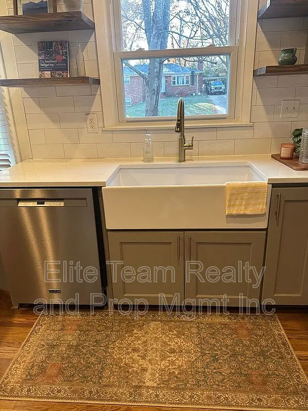 3 bed, 2.0 bath, 1593 sqft, $2,995 — Photo 4