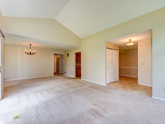 5th image of 338 Ashford Cir Unit 1