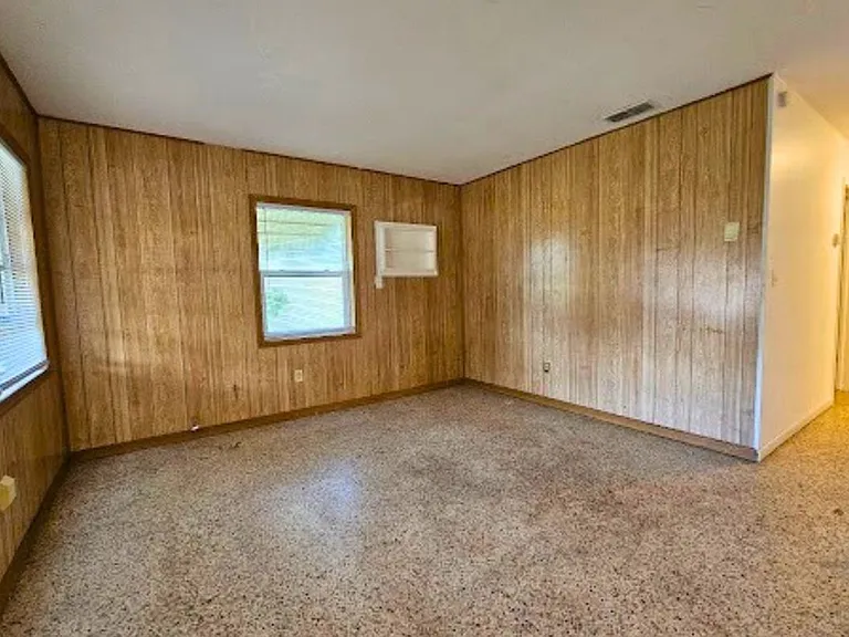 1216 E Myrtle St — Photo 16