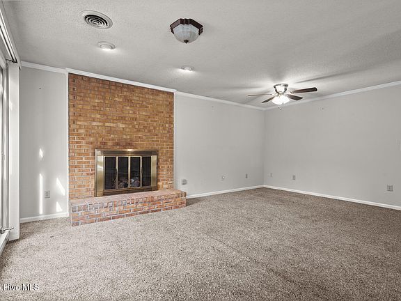 4th image of 915 Satinwood Court
