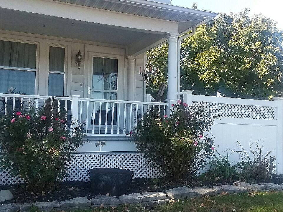 1st image of 51 E 4th St