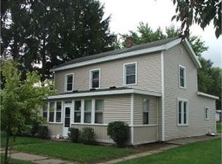 404 S 3rd St, Bellevue, IA 52031
