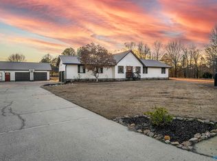 6077 Gwindale Ln, Hokes Bluff, AL 35903