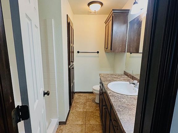 4th image of 703 NE 21st Ter